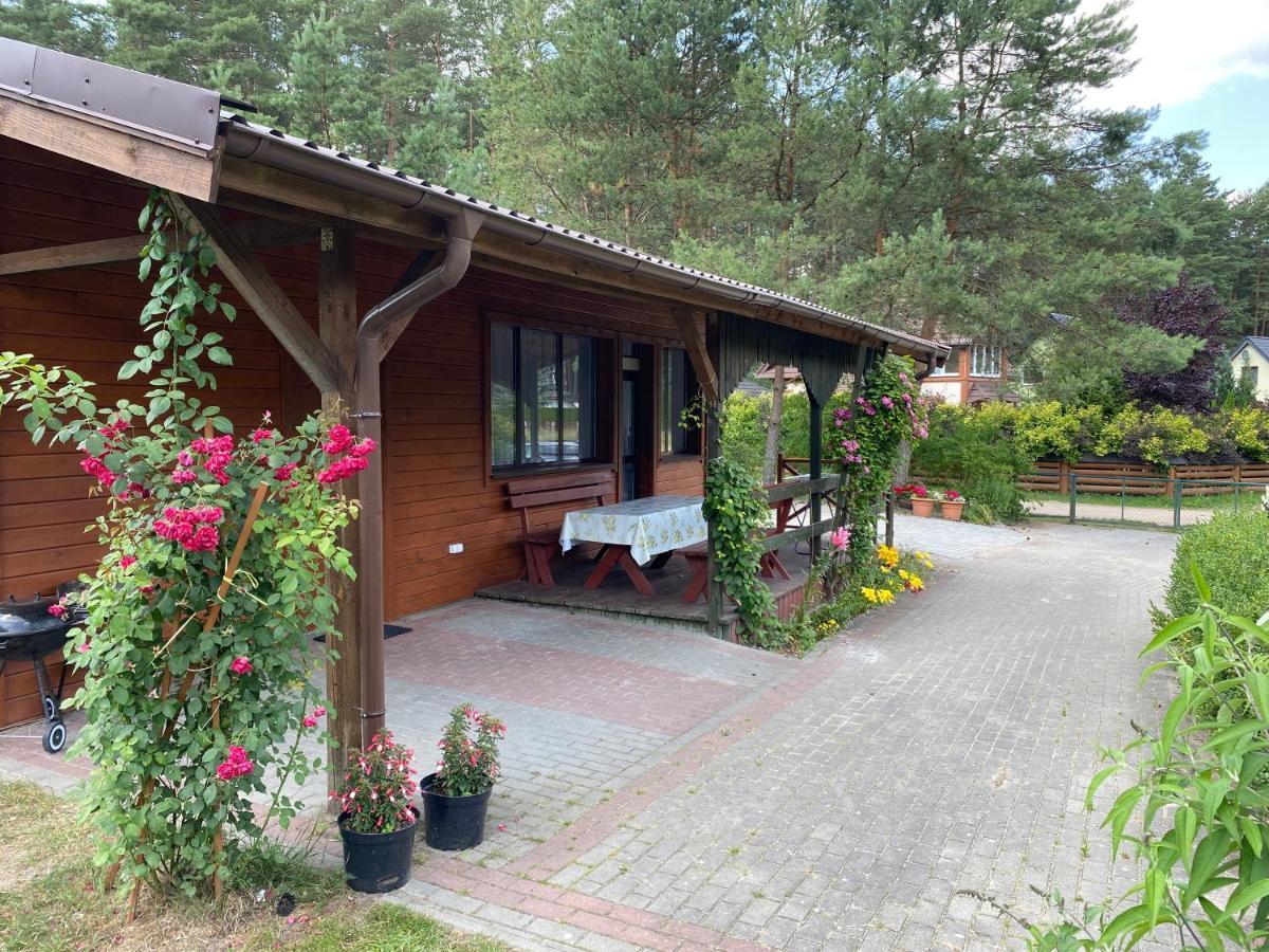 Domek Letniskowy Nad Jeziorem Wiejskim Lakie Exteriör bild