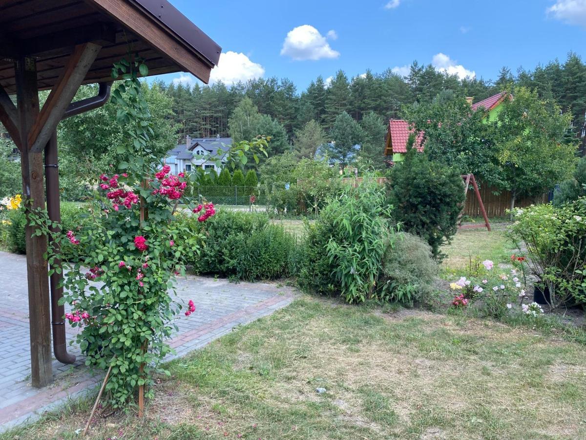 Domek Letniskowy Nad Jeziorem Wiejskim Lakie Exteriör bild