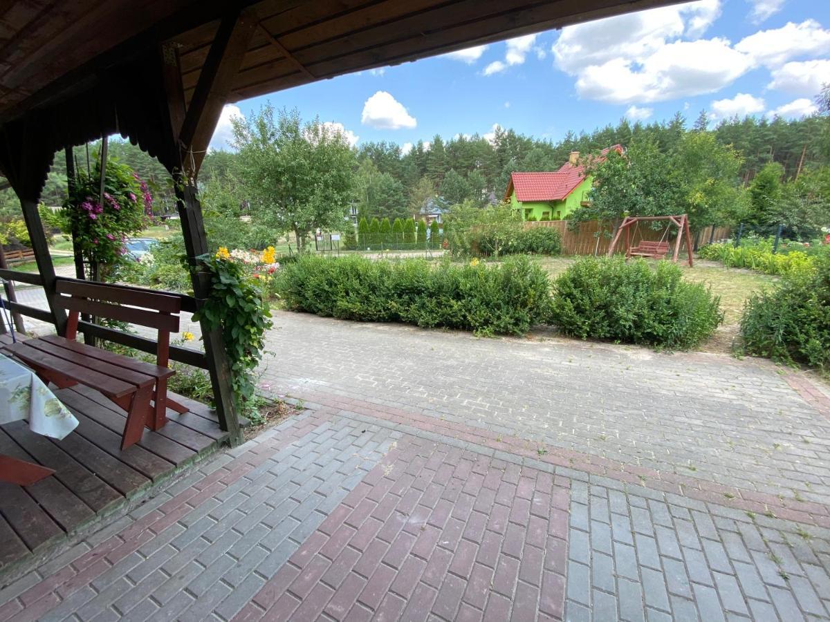 Domek Letniskowy Nad Jeziorem Wiejskim Lakie Exteriör bild