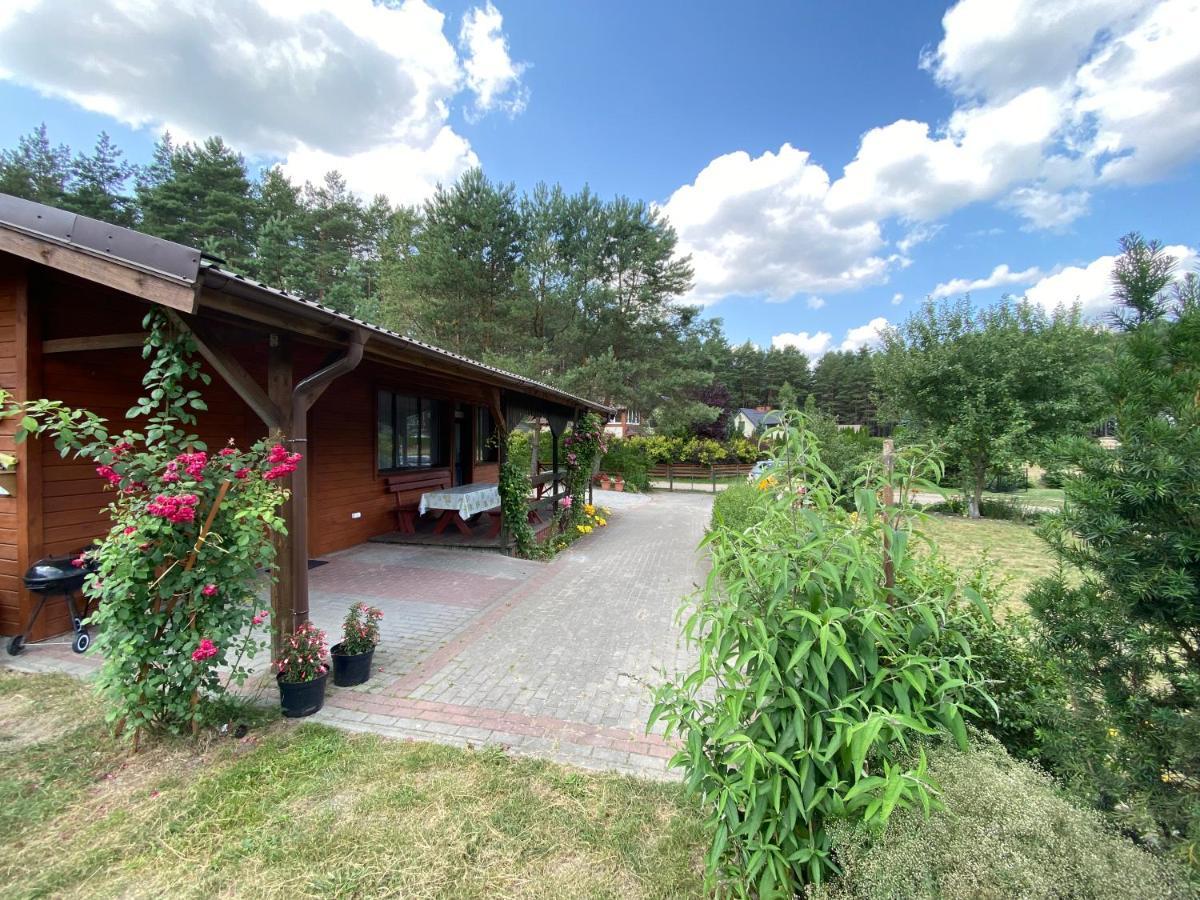 Domek Letniskowy Nad Jeziorem Wiejskim Lakie Exteriör bild